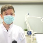 Przez pandemię do lekarzy trafia więcej pacjentów z zaawansowanym rakiem prostaty. Wcześniejsza diagnoza pozwala na skuteczne leczenie m.in. za pomocą robota da Vinci