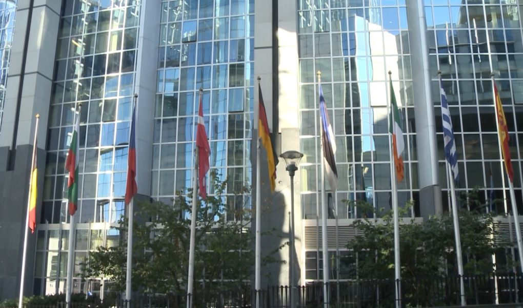 Europosłowie interweniują w sprawie upolityczniania rozwoju 5G. Ostrzegają przed poważnymi międzynarodowymi reperkusjami [DEPESZA]