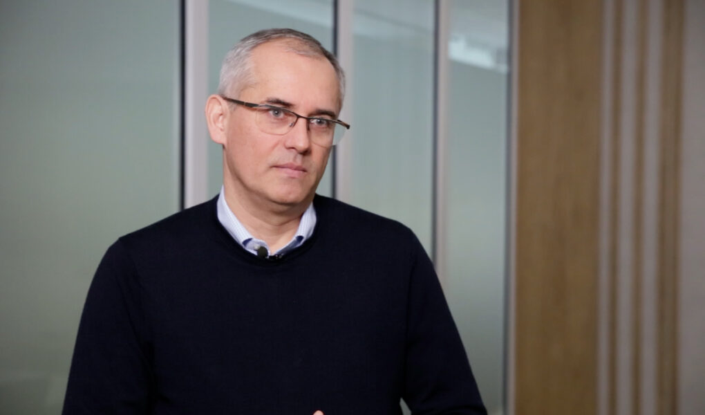 Pożary pojazdów elektrycznych są rzadsze niż spalinowych. W powszechnym przekonaniu jest odwrotnie, bo brakuje edukacji