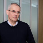 Pożary pojazdów elektrycznych są rzadsze niż spalinowych. W powszechnym przekonaniu jest odwrotnie, bo brakuje edukacji