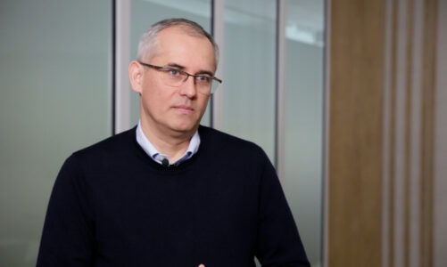 Pożary pojazdów elektrycznych są rzadsze niż spalinowych. W powszechnym przekonaniu jest odwrotnie, bo brakuje edukacji