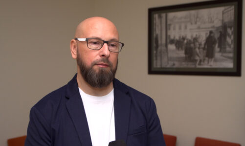 Otyłość i niedożywienie u seniorów często idą w parze. Źródłem problemu często tańsza, wysokoprzetworzona żywność