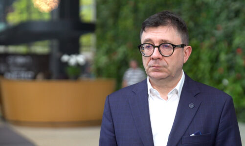 Wśród Polaków rośnie zainteresowanie produktami emerytalnymi. Coraz chętniej wpłacają oszczędności na konta IKE i IKZE