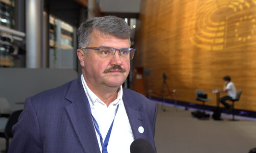 M. Wąsik: Napływ nielegalnych migrantów zagrożeniem dla granicy strefy Schengen. Potrzebne są walka z przemytnikami i twarda obrona granic