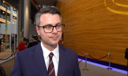 Europosłowie krytyczni wobec propozycji nowego budżetu UE. Wśród wad zmiany w polityce rolnej i nowe podatki europejskie