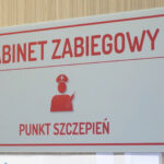 Świąteczne spotkania sprzyjają rozprzestrzenianiu się wirusów. Eksperci przypominają o znaczeniu szczepień przeciw COVID-19 [DEPESZA]